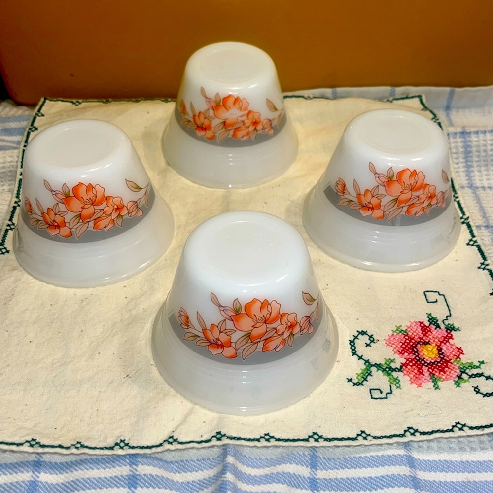 Milk glass vintage